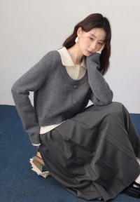 Wear a three-piece womens new design niche sweater for autumn and winter, and layer a skirt suit