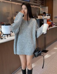 The new elegant knitted cardigan jacket for autumn and winter