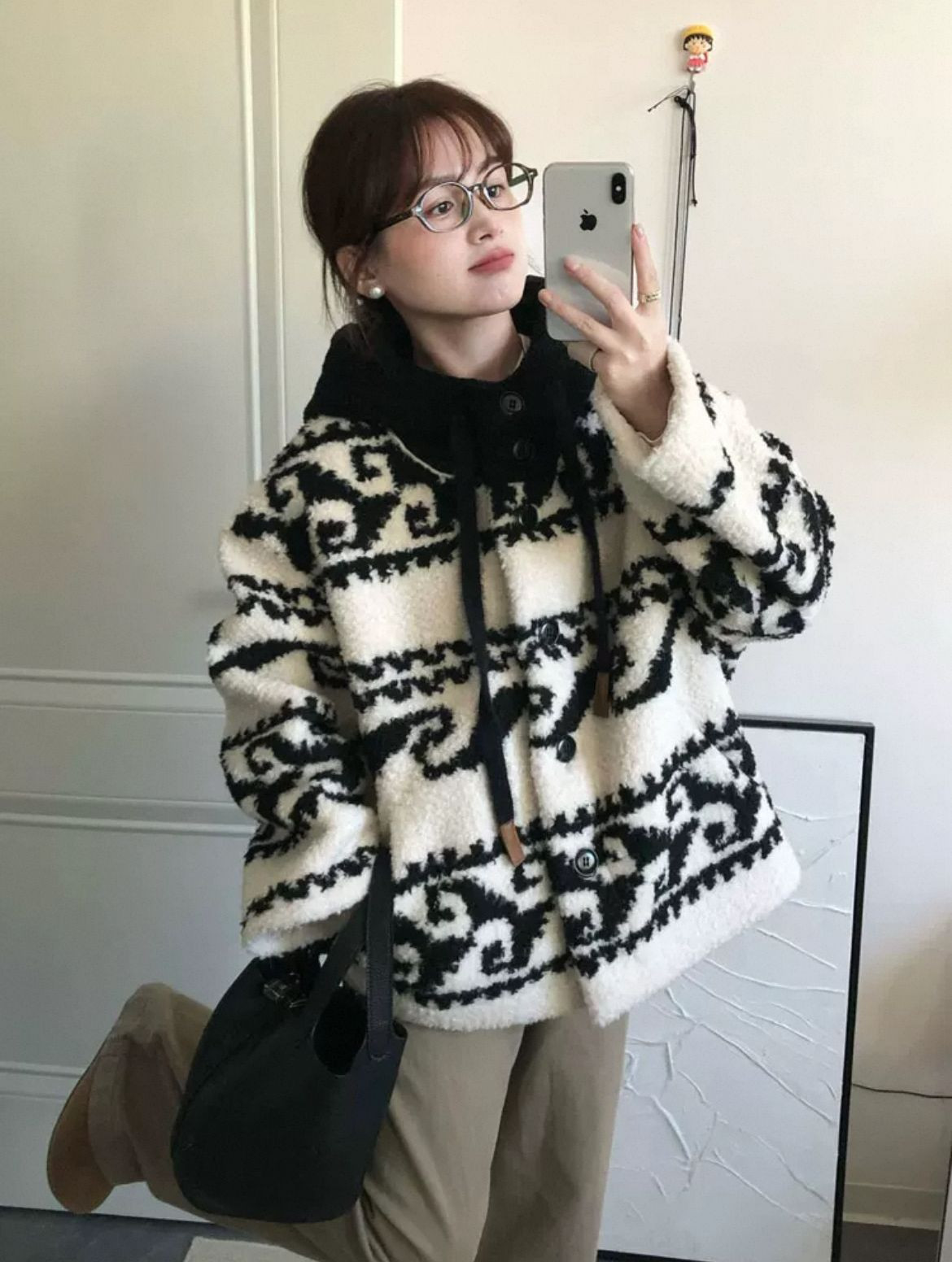 The new popular little man high-end lamb plush thick coat womens autumn and winter hooded loose top