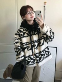 The new popular little man high-end lamb plush thick coat womens autumn and winter hooded loose top