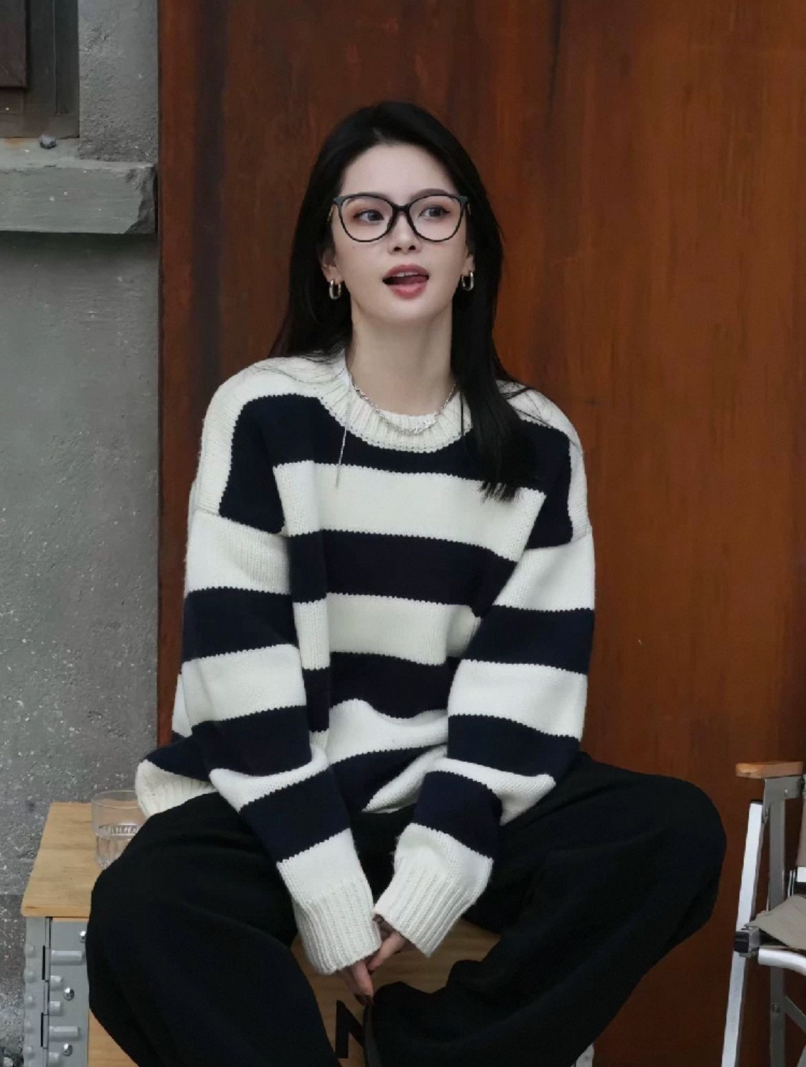 Autumn and winter Korean version retro black and white striped loose long-sleeved knit sweater womens lazy style loose