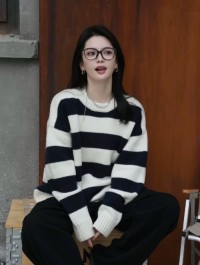 Autumn and winter Korean version retro black and white striped loose long-sleeved knit sweater womens lazy style loose
