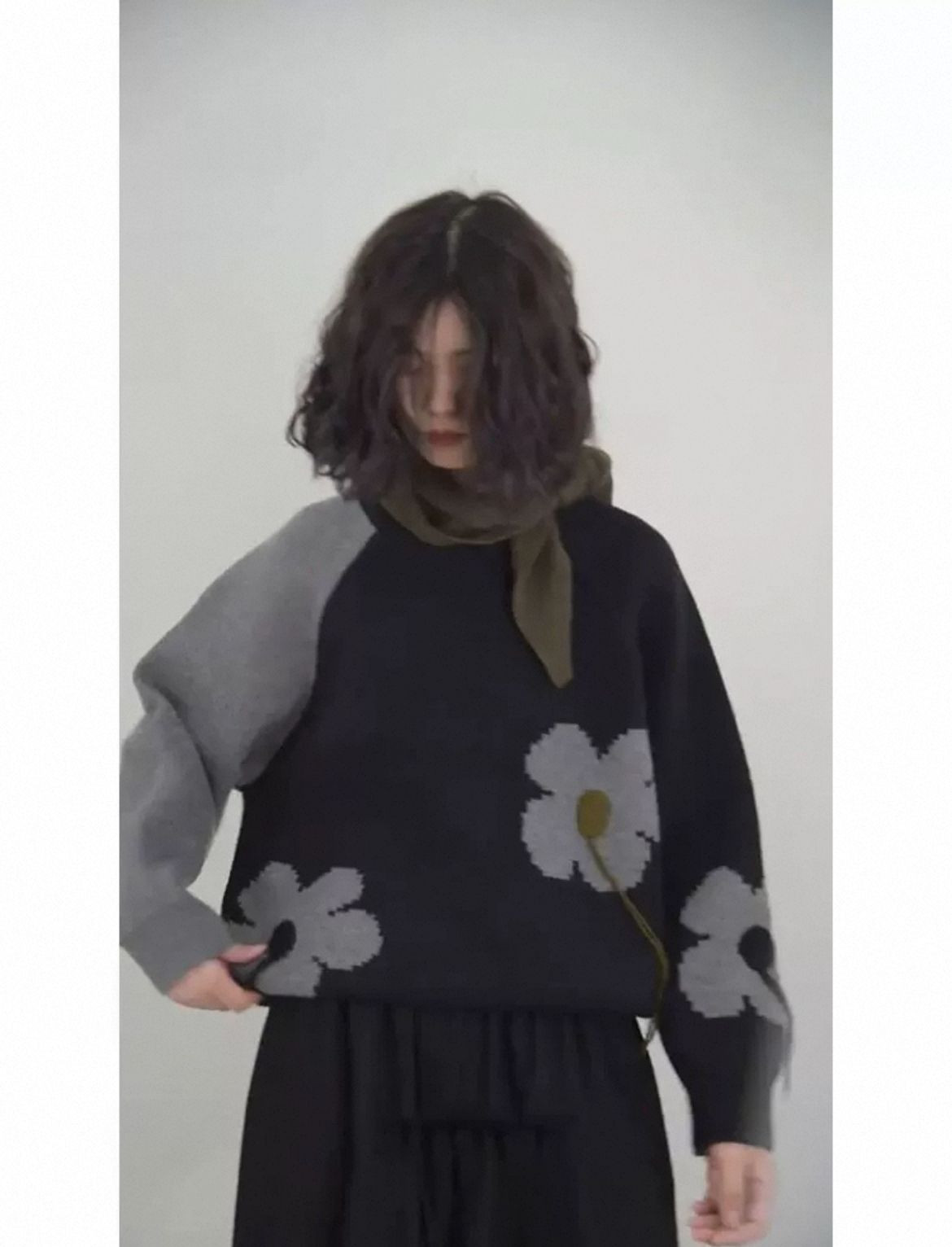 Black and gray high-end sweater womens design sense niche lazy style round neck knitted top women