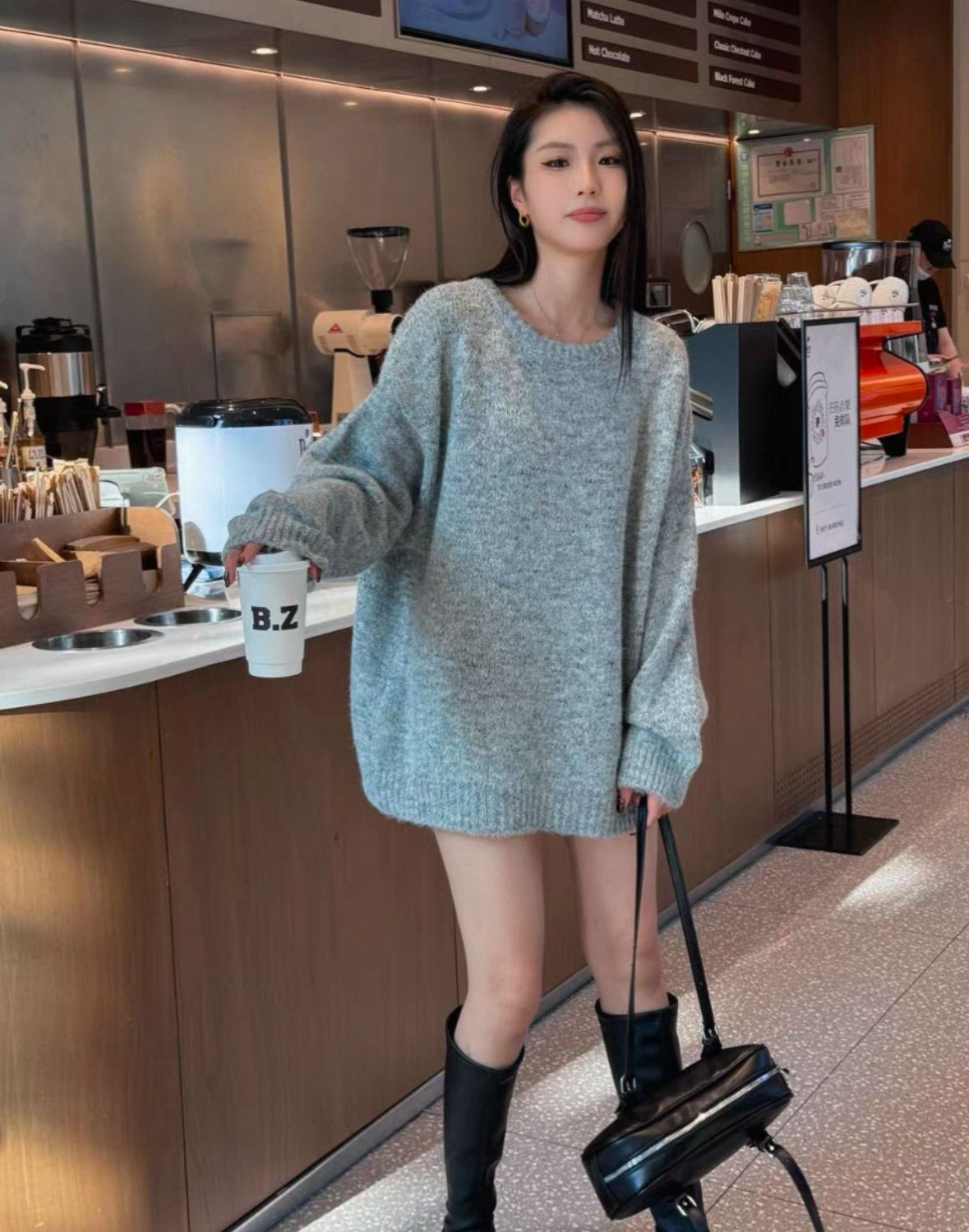The new elegant knitted cardigan jacket for autumn and winter