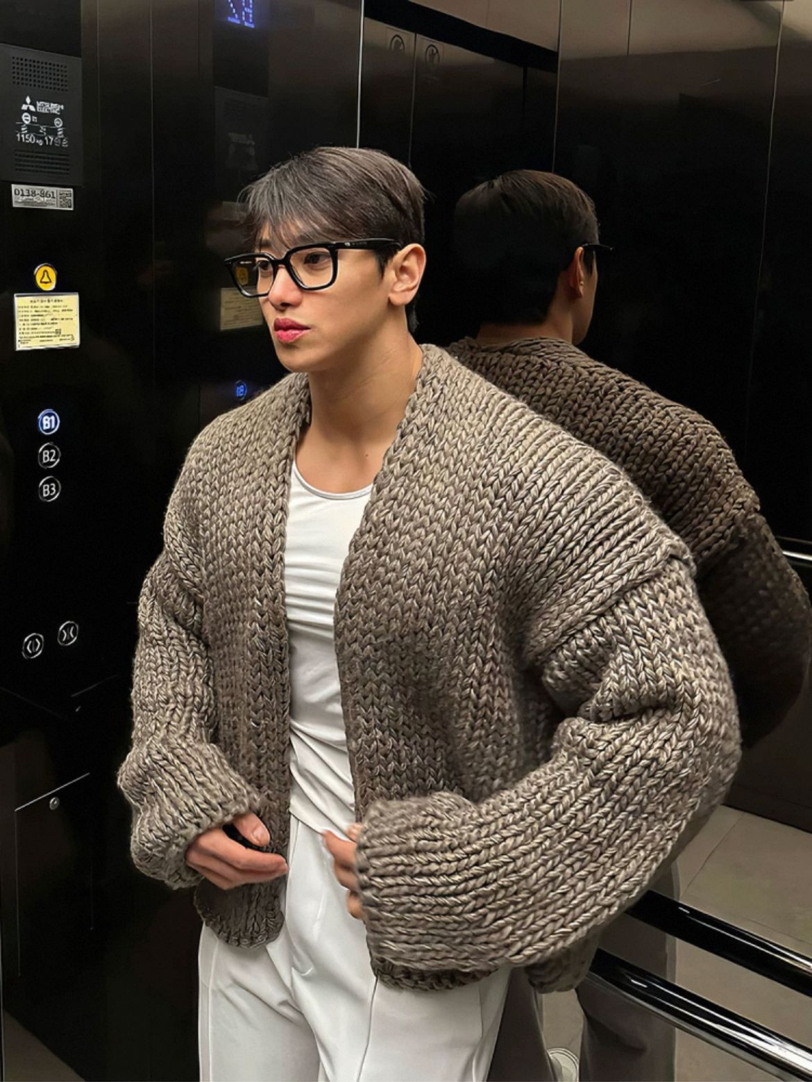 High-quality heavy knit sweater cardigan mens autumn and winter Korean lazy style V-neck cropped knit jacket top