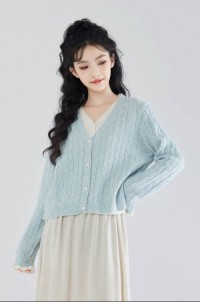 Blue fake two-piece V-neck knitted cardigan womens 2025 spring and autumn new design sense twist sweater jacket short
