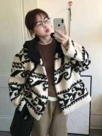 The new popular little man high-end lamb plush thick coat womens autumn and winter hooded loose top