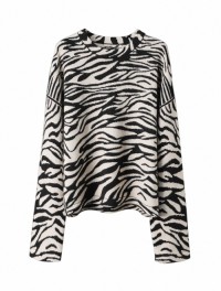 Black and white zebra print crewneck knitted sweater womens autumn and winter new fashionable, casual loose and lazy