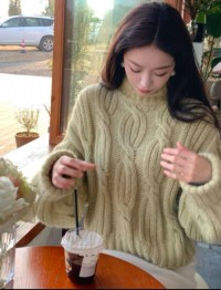 Lazy style high neck thickened cable knit sweater womens new winter design sense loose thin warm short top
