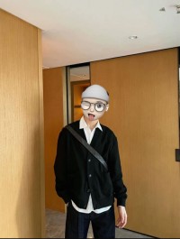 Hand sewn square mark/black V-neck buttons, simple wool knitted cardigan, sweater, jacket, autumn and winter, lazy styl