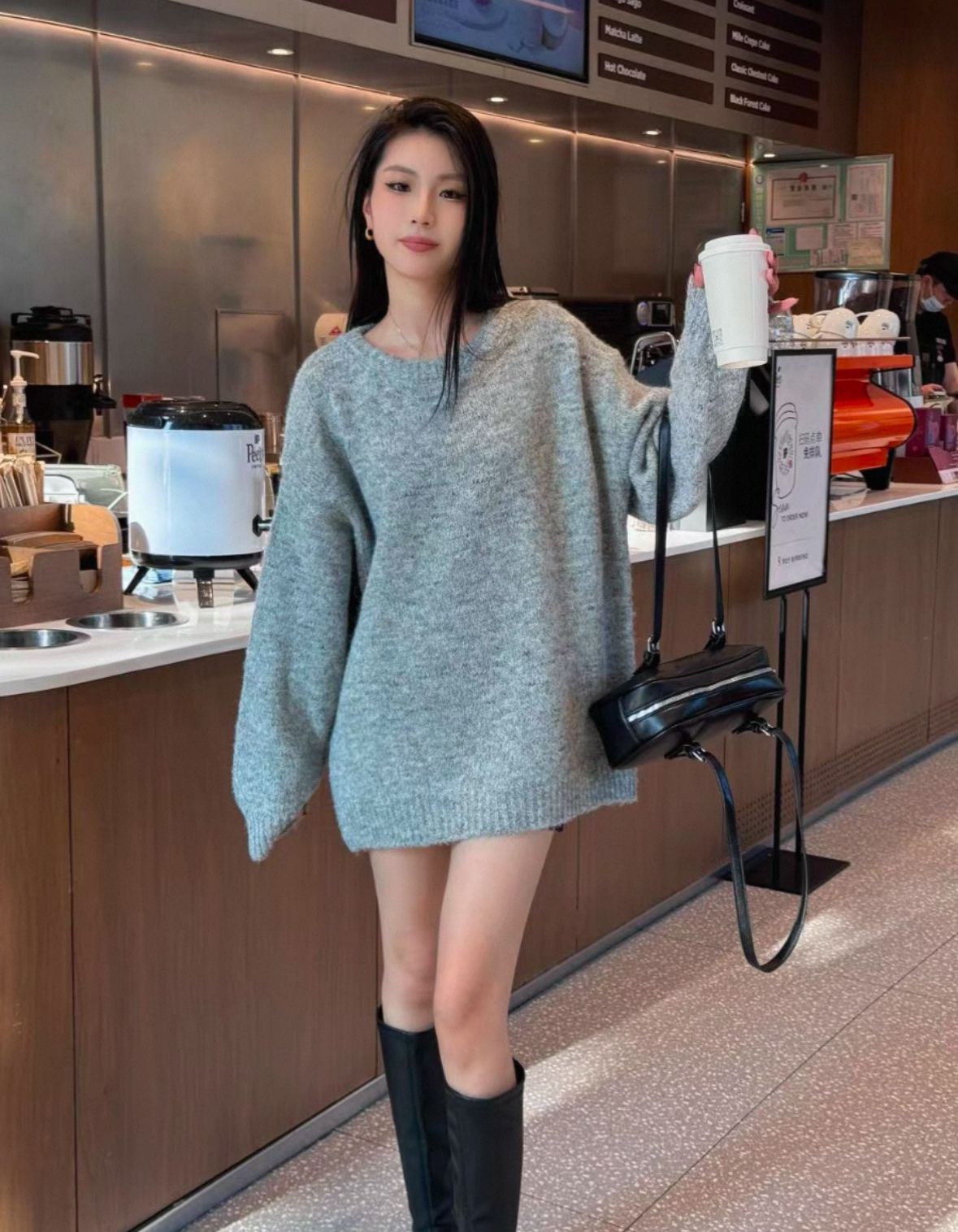 The new elegant knitted cardigan jacket for autumn and winter