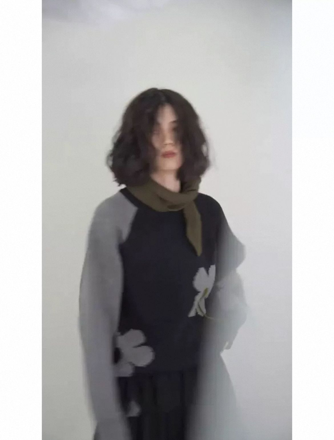 Black and gray high-end sweater womens design sense niche lazy style round neck knitted top women